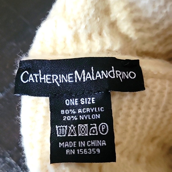 NWOT Cream Beanie with Poof - Picture 4 of 4